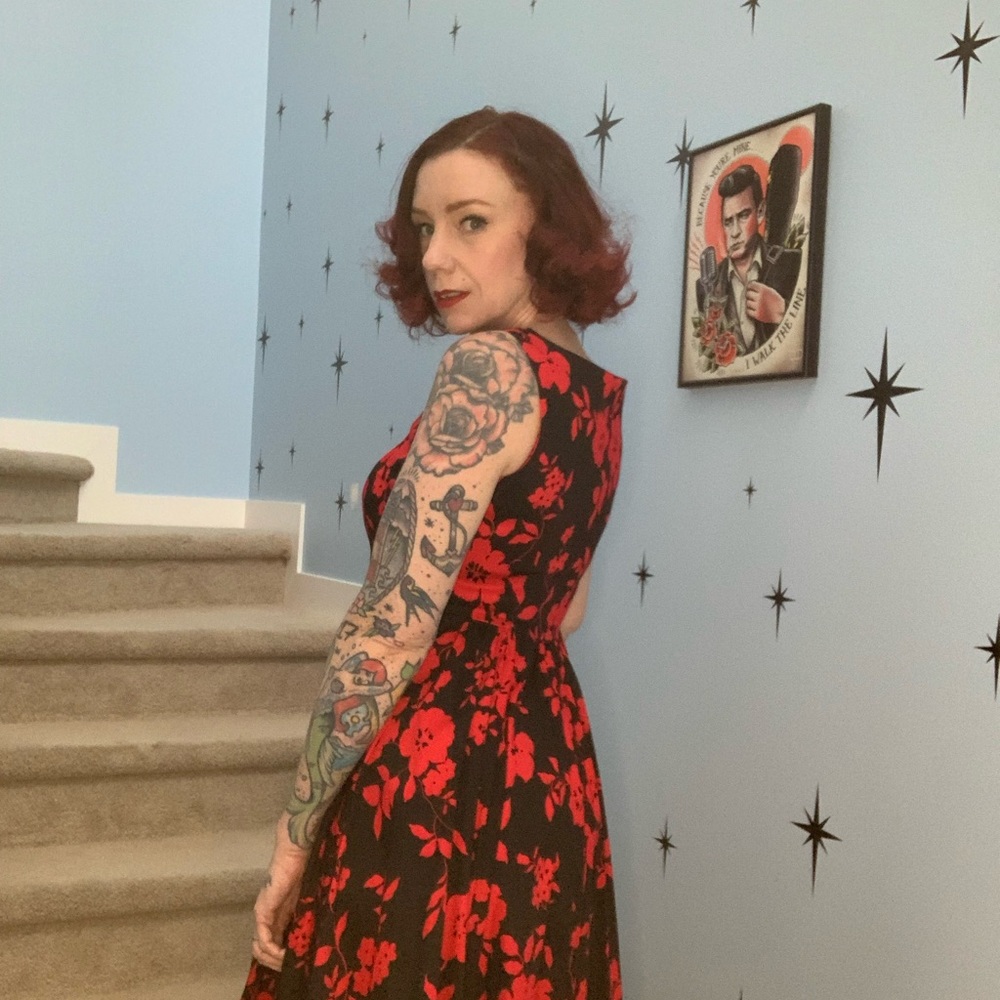 Dolly and Dottie red and black flowered pinup vintage style swing dress - Picture 3 of 7
